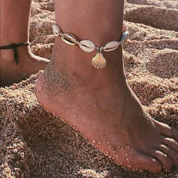 LAST ONE SALE Gold + Cream Cowrie Shell Anklet - Picture 3 of 5